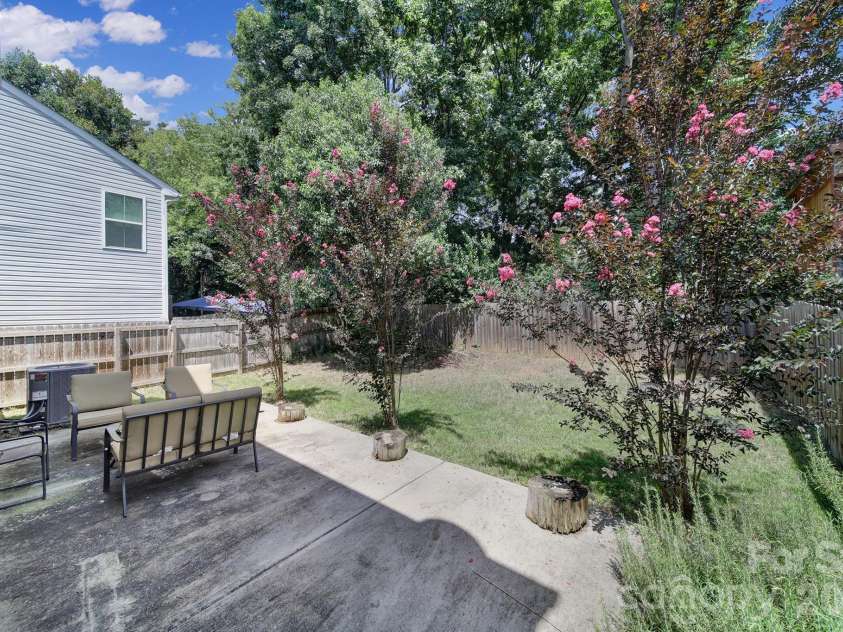 1611 Hooper Court, Charlotte, NC 28212.  MLS# CAR4418892, YatesRealty ID 47653. Fully fenced, private backyard.