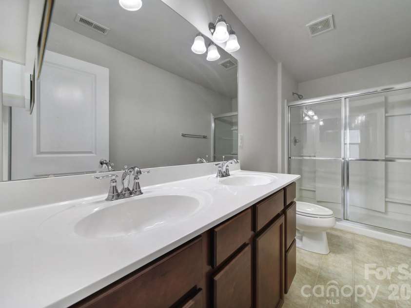1611 Hooper Court, Charlotte, NC 28212.  MLS# CAR4418892, YatesRealty ID 47653. Primary bathroom.