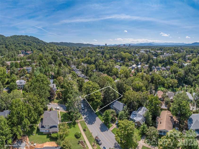 130 Edwin Place, Asheville, NC 28801.  MLS# CAR4418840, YatesRealty ID 47655. 