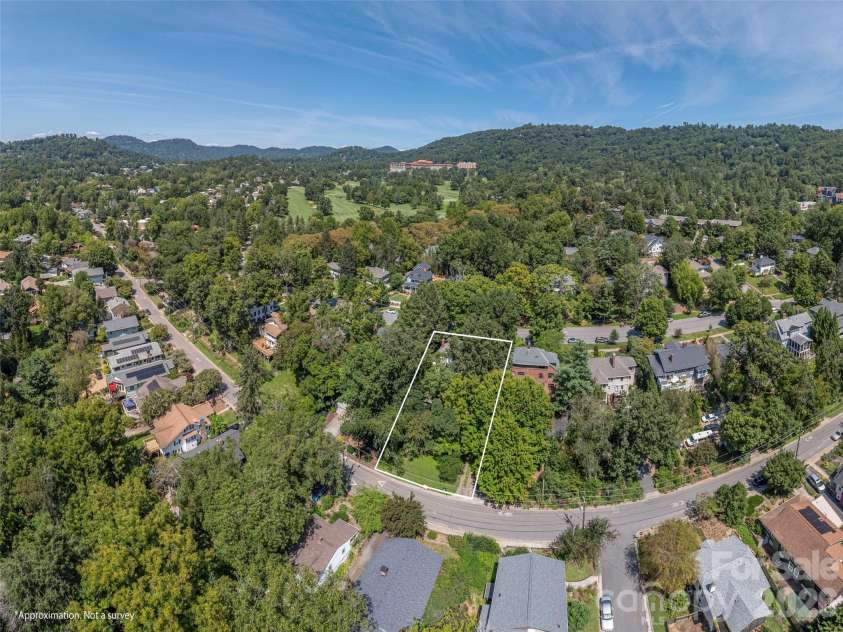 130 Edwin Place, Asheville, NC 28801.  MLS# CAR4418840, YatesRealty ID 47655. 