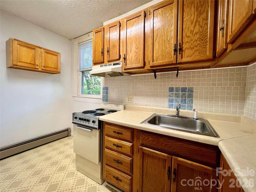 130 Edwin Place, Asheville, NC 28801.  MLS# CAR4418840, YatesRealty ID 47655. Apt#2