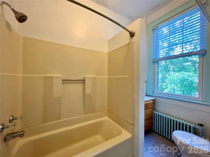 130 Edwin Place, Asheville, NC 28801.  MLS# CAR4418840, YatesRealty ID 47655. Apt#2