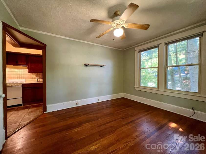 130 Edwin Place, Asheville, NC 28801.  MLS# CAR4418840, YatesRealty ID 47655. Apt#3