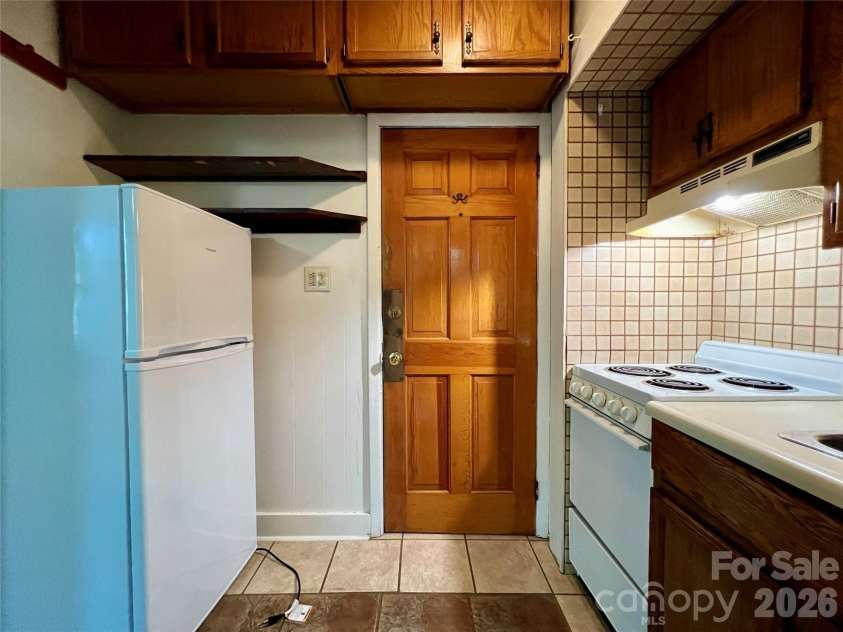 130 Edwin Place, Asheville, NC 28801.  MLS# CAR4418840, YatesRealty ID 47655. Apt#3