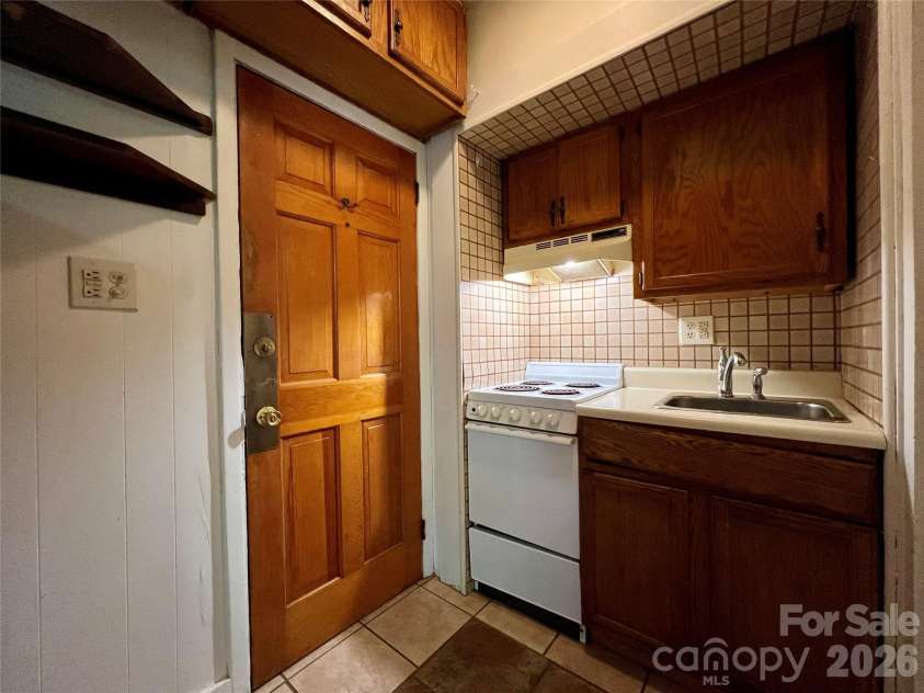 130 Edwin Place, Asheville, NC 28801.  MLS# CAR4418840, YatesRealty ID 47655. Apt#3