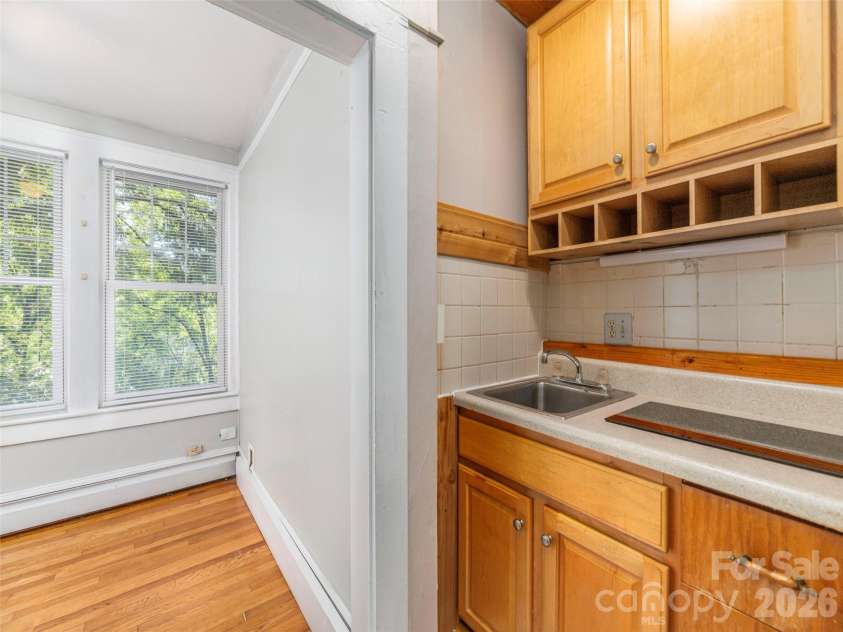 130 Edwin Place, Asheville, NC 28801.  MLS# CAR4418840, YatesRealty ID 47655. Apt#4