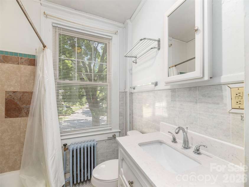 130 Edwin Place, Asheville, NC 28801.  MLS# CAR4418840, YatesRealty ID 47655. Apt#4