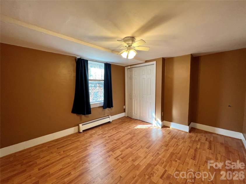 130 Edwin Place, Asheville, NC 28801.  MLS# CAR4418840, YatesRealty ID 47655. Apt#5 BR 2