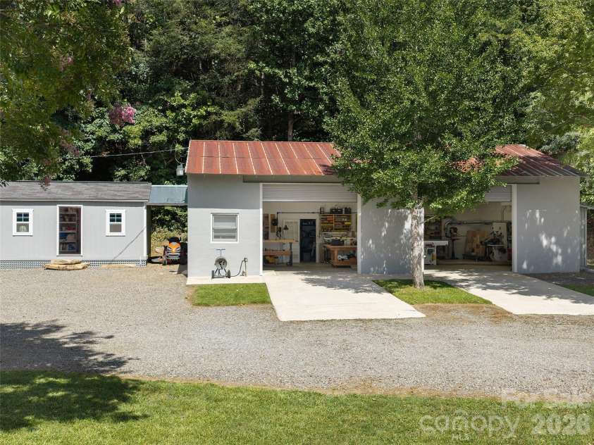 225 Long Branch Road, Swannanoa, NC 28778.  MLS# CAR4419475, YatesRealty ID 47656. 