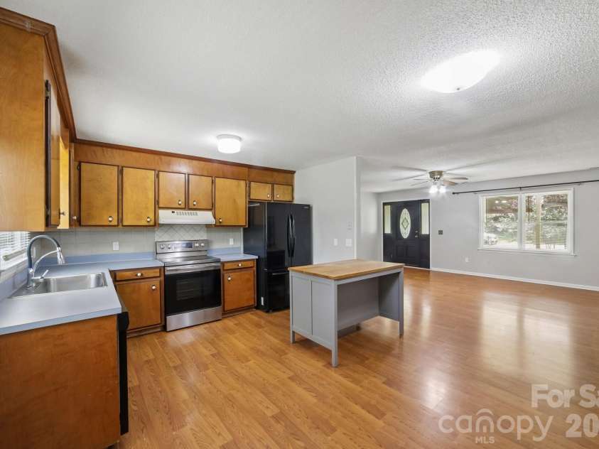 282 Honeycutt Drive, Concord, NC 28025.  MLS# CAR4419488, YatesRealty ID 47659. 
