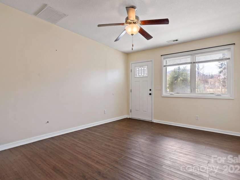 31 English Ivy Road, Asheville, NC 28806.  MLS# CAR4289891, YatesRealty ID 4766. 