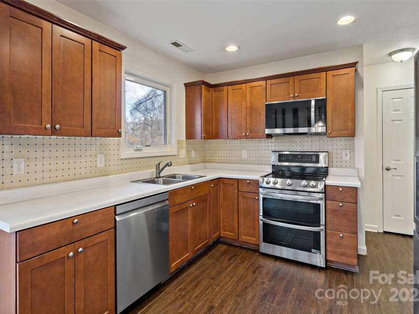 31 English Ivy Road, Asheville, NC 28806.  MLS# CAR4289891, YatesRealty ID 4766. 