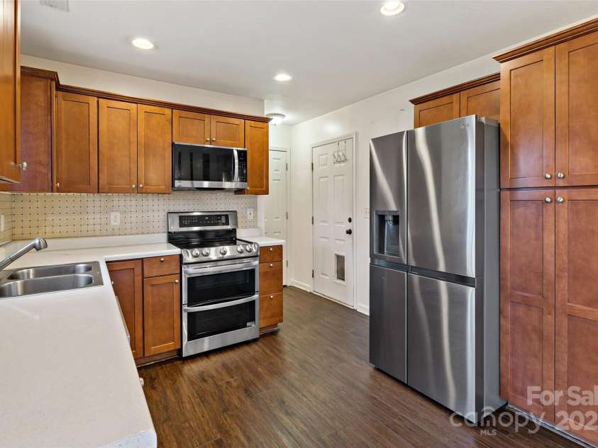 31 English Ivy Road, Asheville, NC 28806.  MLS# CAR4289891, YatesRealty ID 4766. 