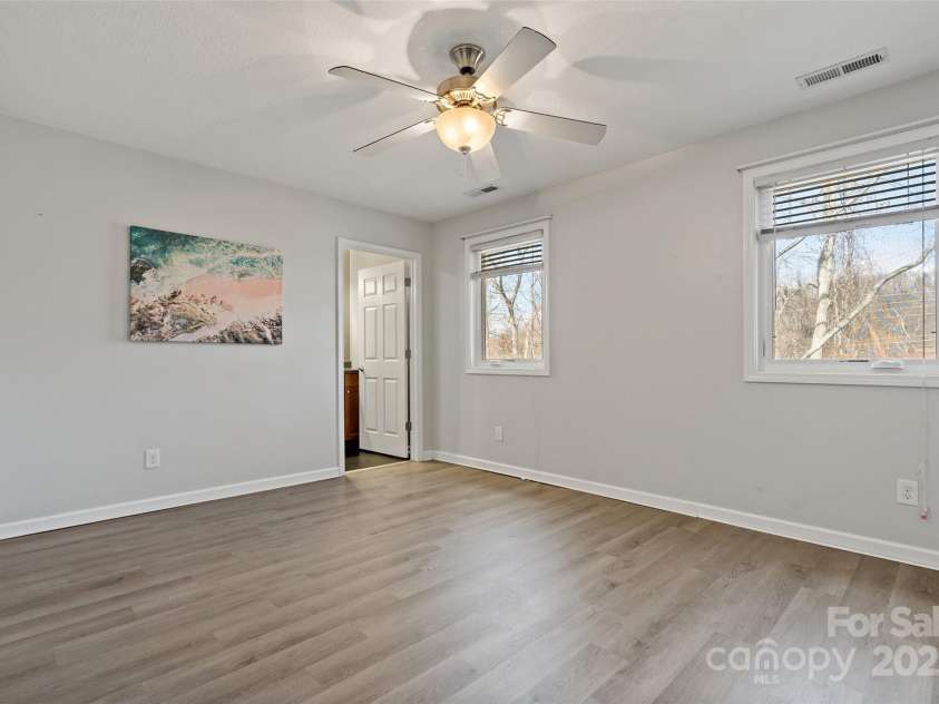 31 English Ivy Road, Asheville, NC 28806.  MLS# CAR4289891, YatesRealty ID 4766. 