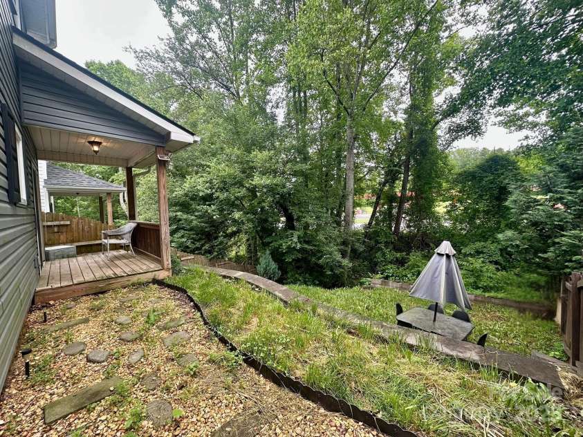 31 English Ivy Road, Asheville, NC 28806.  MLS# CAR4289891, YatesRealty ID 4766. 