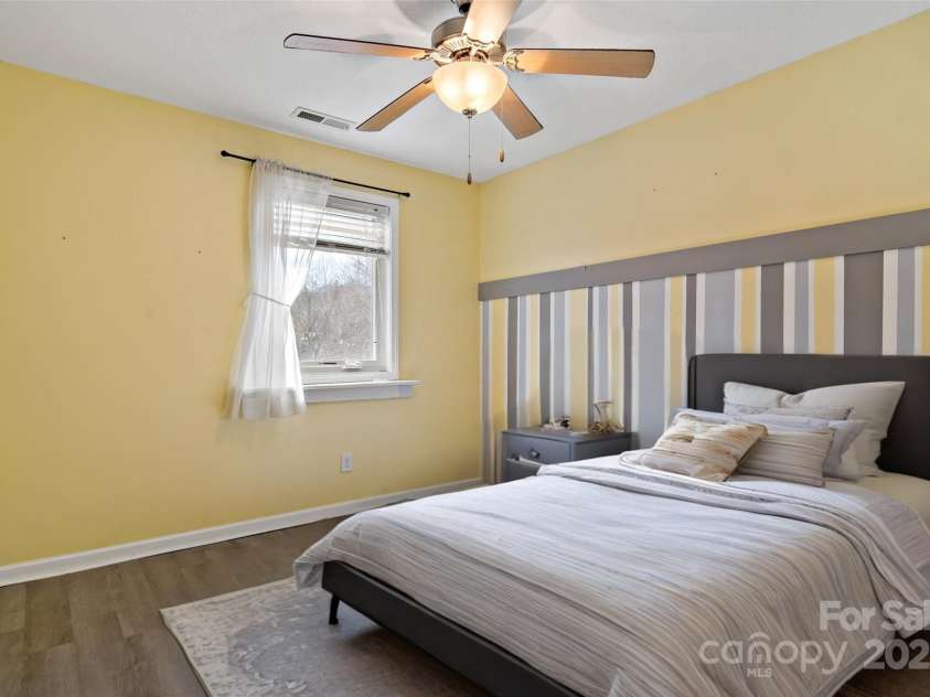 31 English Ivy Road, Asheville, NC 28806.  MLS# CAR4289891, YatesRealty ID 4766. Virtually staged