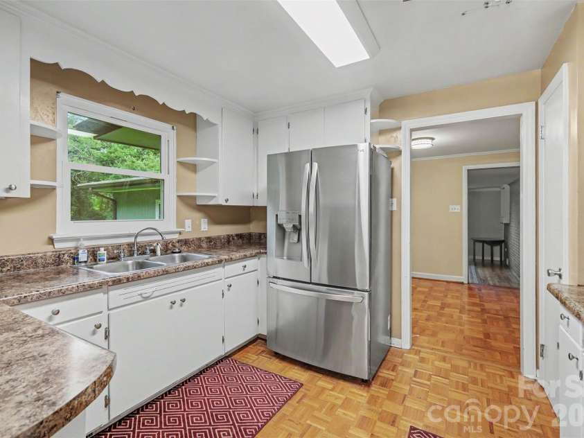 126 21st Avenue, Hickory, NC 28601.  MLS# CAR4417447, YatesRealty ID 47664. 
