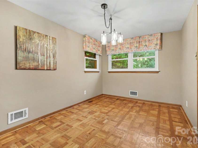 126 21st Avenue, Hickory, NC 28601.  MLS# CAR4417447, YatesRealty ID 47664. 