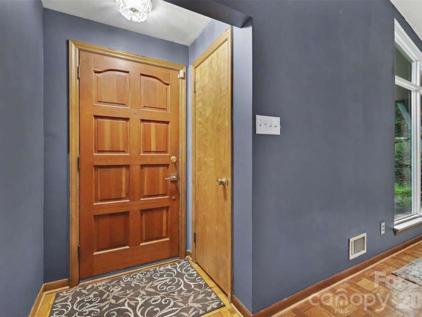 126 21st Avenue, Hickory, NC 28601.  MLS# CAR4417447, YatesRealty ID 47664. 