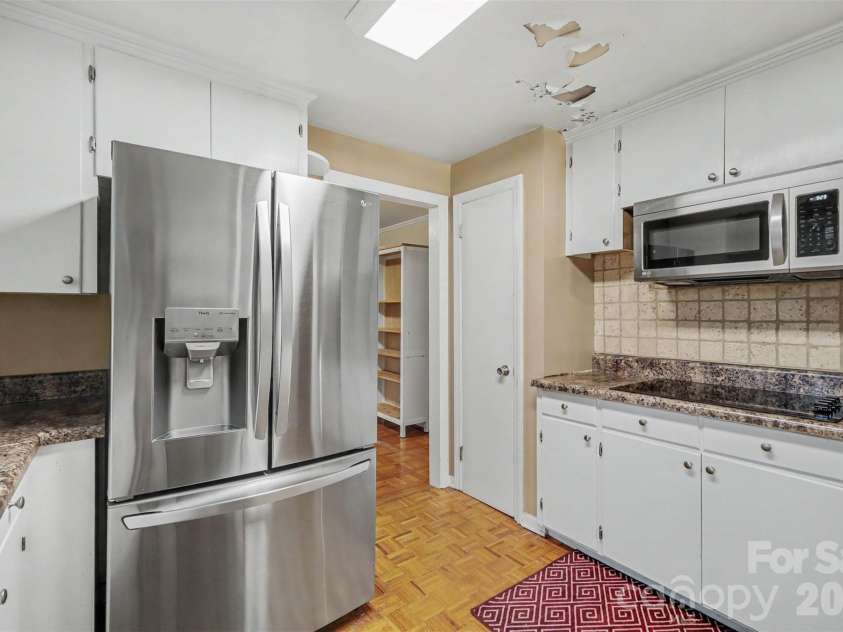 126 21st Avenue, Hickory, NC 28601.  MLS# CAR4417447, YatesRealty ID 47664. 