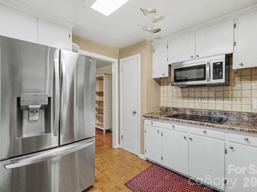 126 21st Avenue, Hickory, NC 28601.  MLS# CAR4417447, YatesRealty ID 47664. 