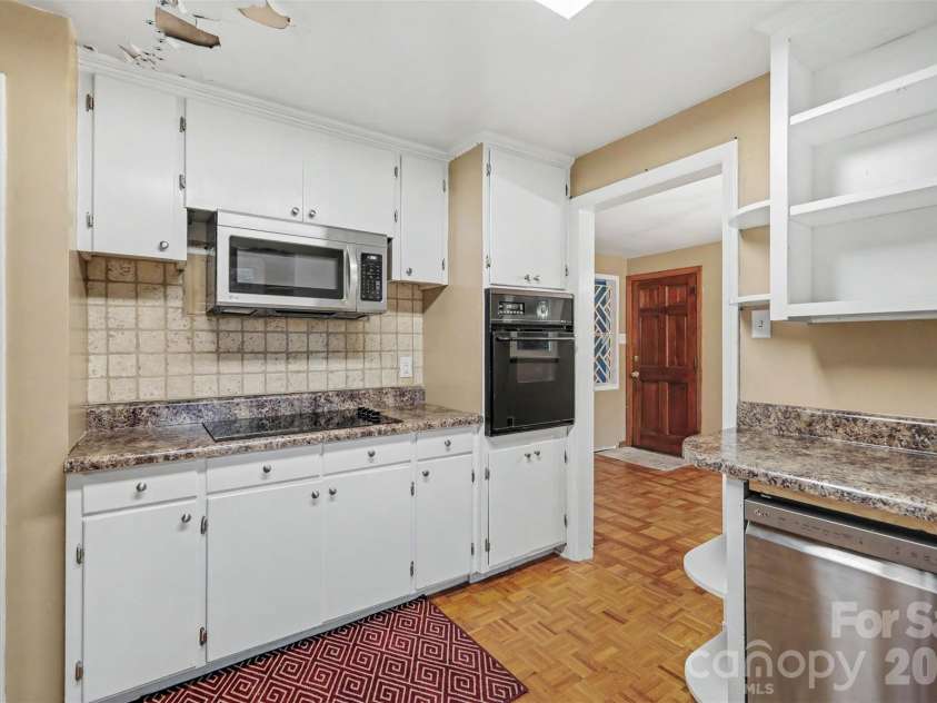 126 21st Avenue, Hickory, NC 28601.  MLS# CAR4417447, YatesRealty ID 47664. 