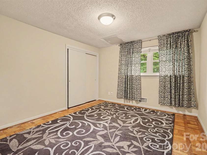126 21st Avenue, Hickory, NC 28601.  MLS# CAR4417447, YatesRealty ID 47664. 