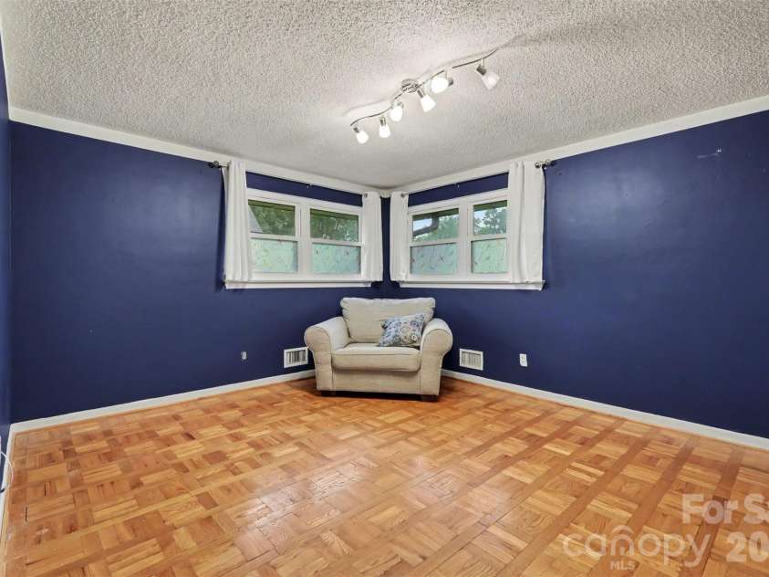 126 21st Avenue, Hickory, NC 28601.  MLS# CAR4417447, YatesRealty ID 47664. 