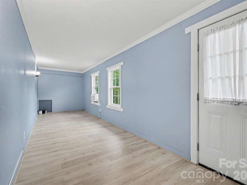 126 21st Avenue, Hickory, NC 28601.  MLS# CAR4417447, YatesRealty ID 47664. 