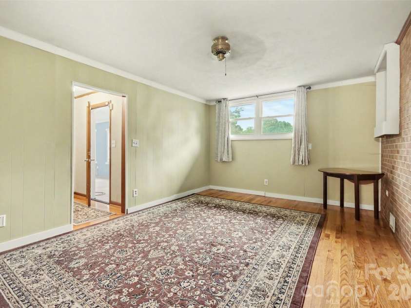 126 21st Avenue, Hickory, NC 28601.  MLS# CAR4417447, YatesRealty ID 47664. 