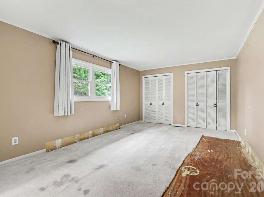 126 21st Avenue, Hickory, NC 28601.  MLS# CAR4417447, YatesRealty ID 47664. 