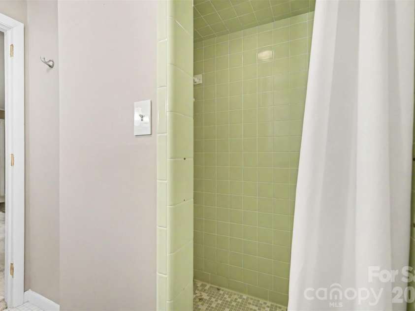 126 21st Avenue, Hickory, NC 28601.  MLS# CAR4417447, YatesRealty ID 47664. 