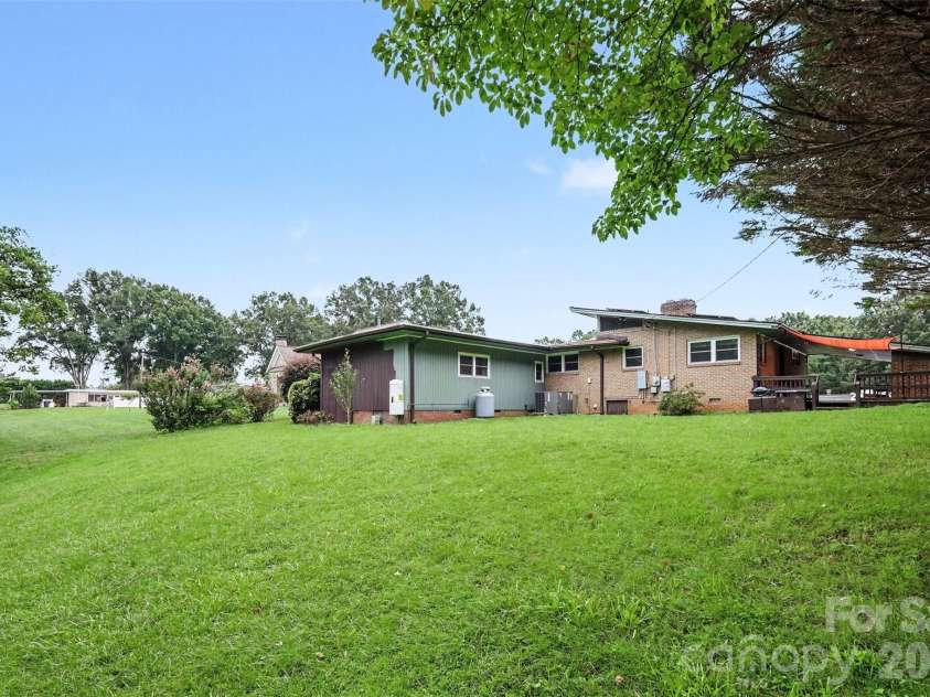 126 21st Avenue, Hickory, NC 28601.  MLS# CAR4417447, YatesRealty ID 47664. 