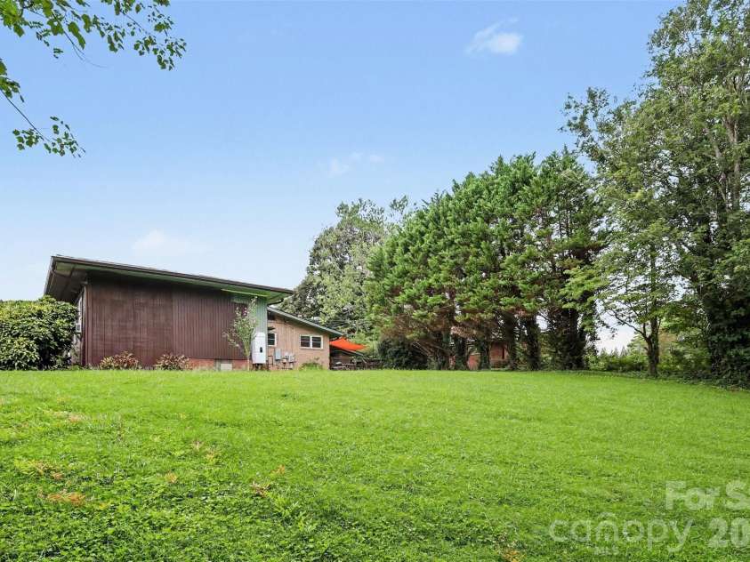 126 21st Avenue, Hickory, NC 28601.  MLS# CAR4417447, YatesRealty ID 47664. 