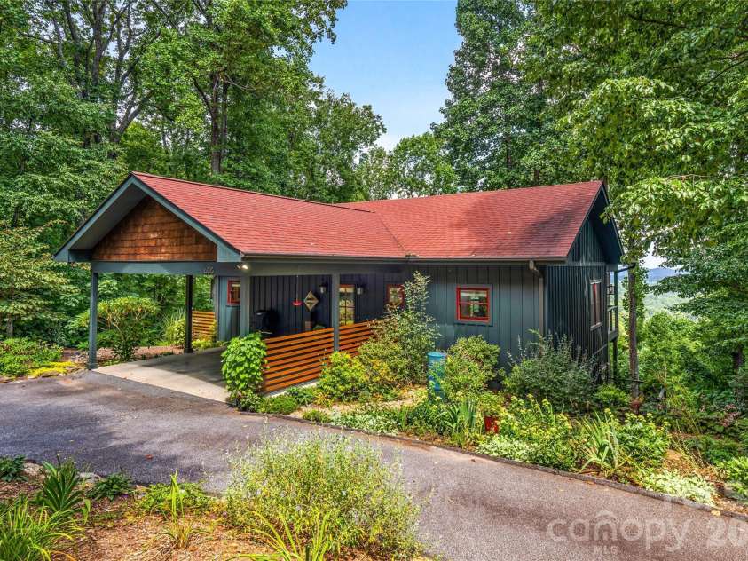600 Tanglewood Lane, Saluda, NC 28773.  MLS# CAR4417880, YatesRealty ID 47665. 