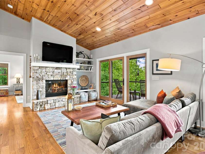 600 Tanglewood Lane, Saluda, NC 28773.  MLS# CAR4417880, YatesRealty ID 47665. 