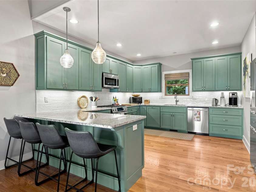 600 Tanglewood Lane, Saluda, NC 28773.  MLS# CAR4417880, YatesRealty ID 47665. 