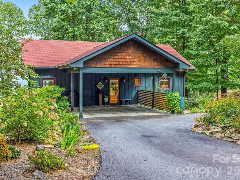 600 Tanglewood Lane, Saluda, NC 28773.  MLS# CAR4417880, YatesRealty ID 47665. 