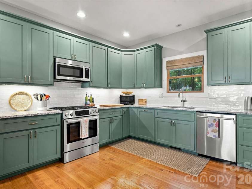 600 Tanglewood Lane, Saluda, NC 28773.  MLS# CAR4417880, YatesRealty ID 47665. 