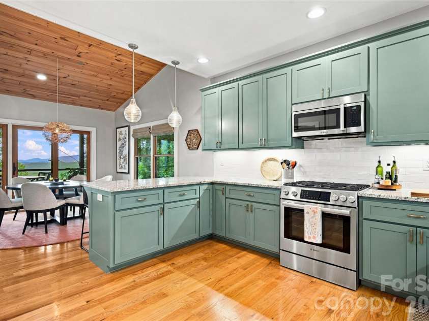 600 Tanglewood Lane, Saluda, NC 28773.  MLS# CAR4417880, YatesRealty ID 47665. 