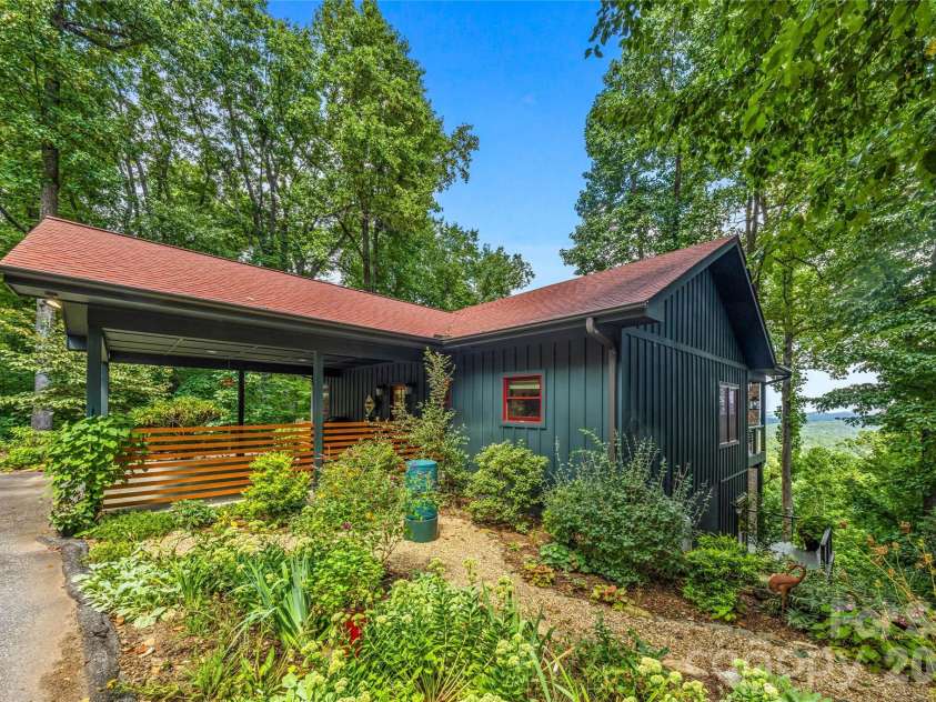 600 Tanglewood Lane, Saluda, NC 28773.  MLS# CAR4417880, YatesRealty ID 47665. 