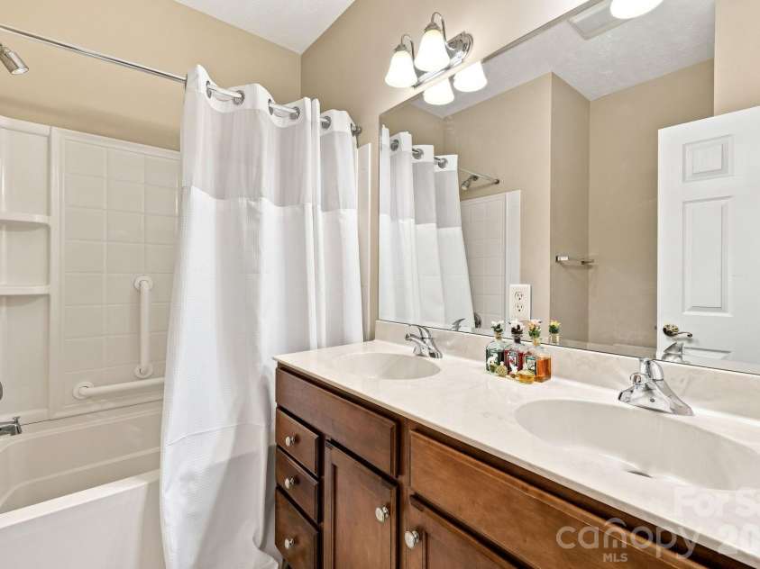 231 Shaws Creek Farm Road, Laurel Park, NC 28739.  MLS# CAR4418633, YatesRealty ID 47666. 