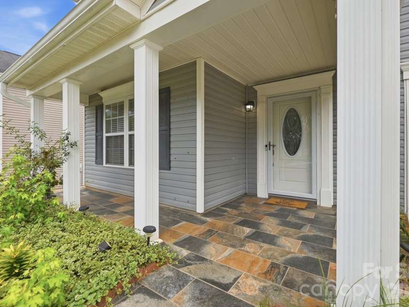 6324 Carpentaria Court, Charlotte, NC 28215.  MLS# CAR4419448, YatesRealty ID 47667. 
