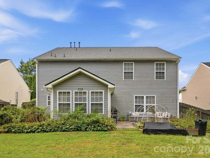 6324 Carpentaria Court, Charlotte, NC 28215.  MLS# CAR4419448, YatesRealty ID 47667. 