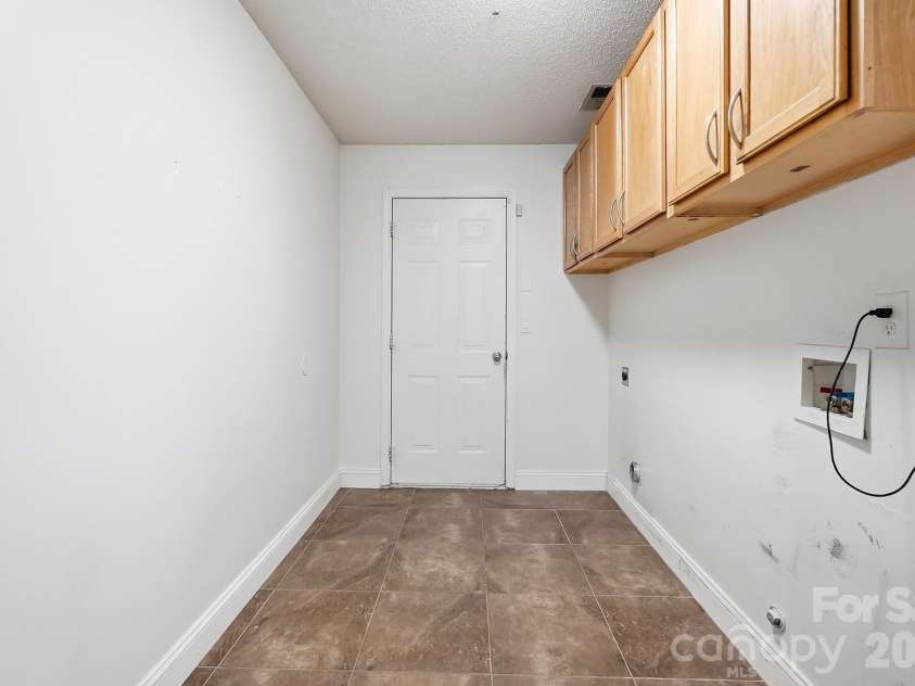 6324 Carpentaria Court, Charlotte, NC 28215.  MLS# CAR4419448, YatesRealty ID 47667. Laundry