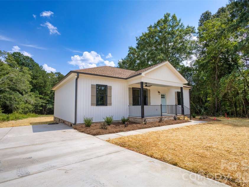 4700 Harmony Church Road, Edgemoor, SC 29712.  MLS# CAR4417082, YatesRealty ID 47670. 