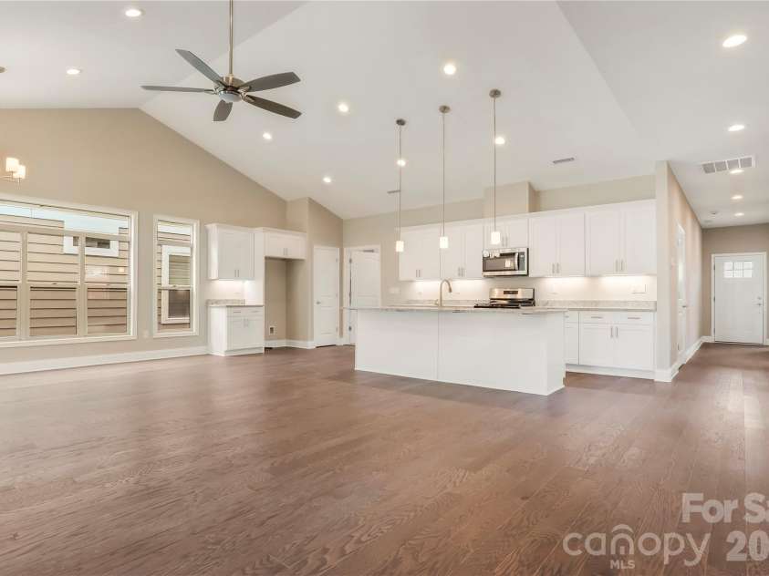 827B Wynnshire Drive, Hickory, NC 28601.  MLS# CAR4419001, YatesRealty ID 47673. 