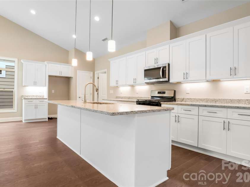 827B Wynnshire Drive, Hickory, NC 28601.  MLS# CAR4419001, YatesRealty ID 47673. 