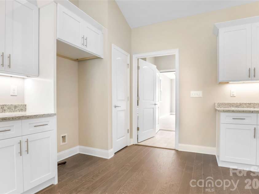 827B Wynnshire Drive, Hickory, NC 28601.  MLS# CAR4419001, YatesRealty ID 47673. 