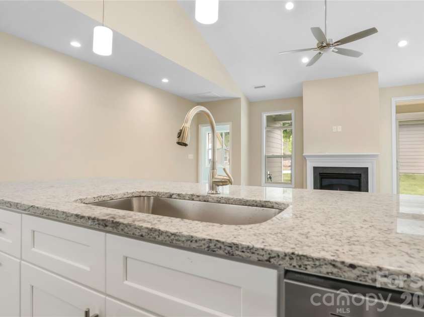 827B Wynnshire Drive, Hickory, NC 28601.  MLS# CAR4419001, YatesRealty ID 47673. 